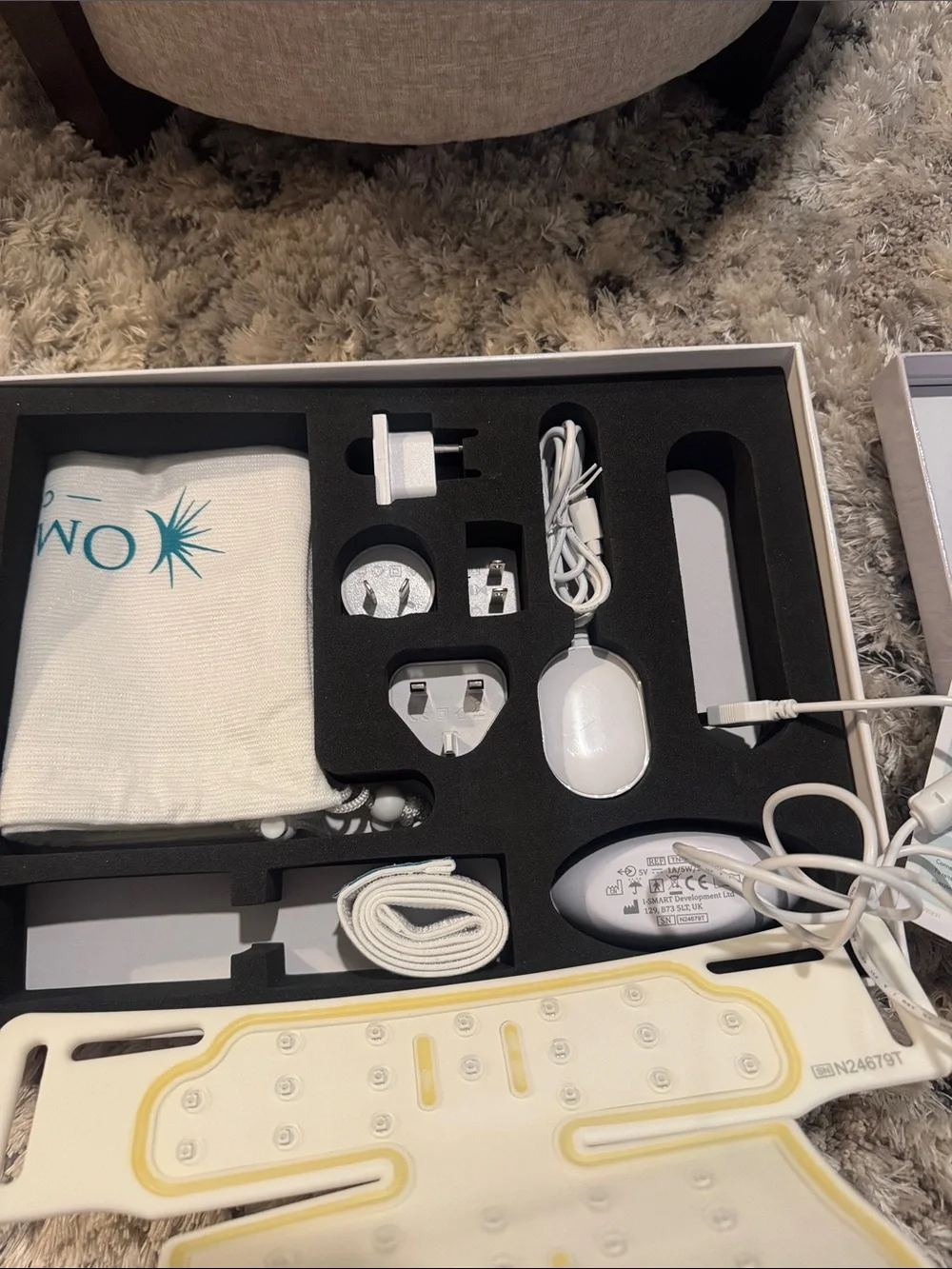 Omnilux Contour Neck & Décolleté LED Therapy Device